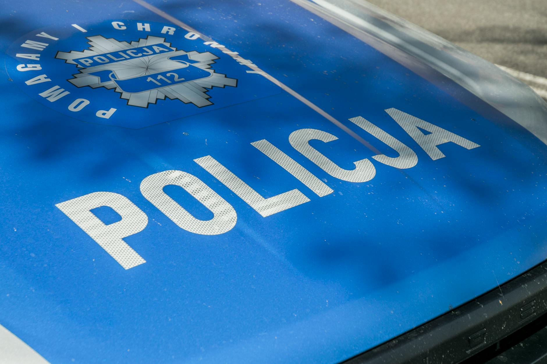Straż pożarna w akcji podczas gaszenia pożaru samochodu w okolicach Białogardu